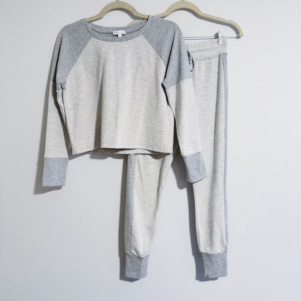 Beyond Yoga - Gray Sweater and Jogger Set